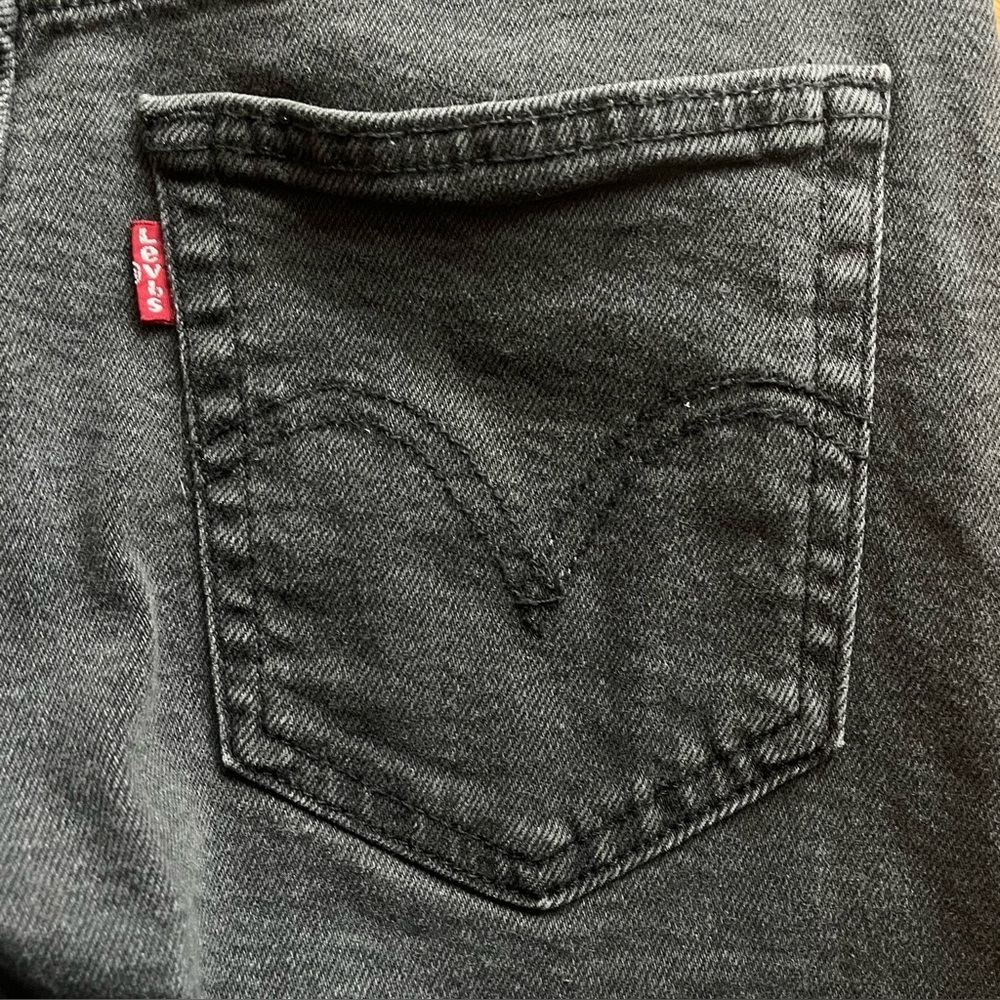 LEVI’S Dark Wash Black High Rise Mom Jeans Size 27 - Picture 7 of 10